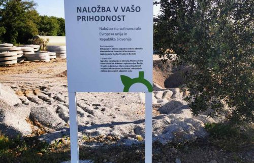 “Obcestna tabla za informacije”