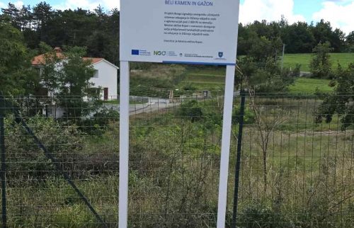 “Obcestna tabla za informacije”