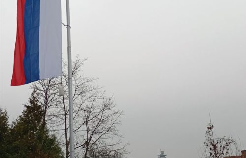 Teleskopski drog z avtopodstavkom