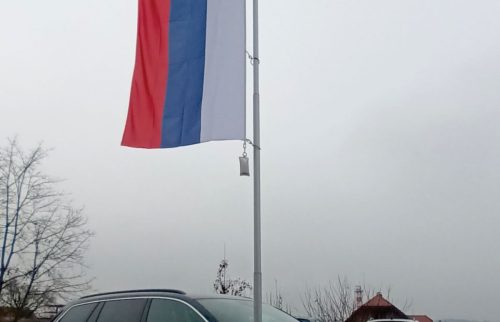 Avtopodstavek in teleskopski drog